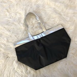 🖤 New🖤 BLOOMINGDALES blk/silver tote bag
